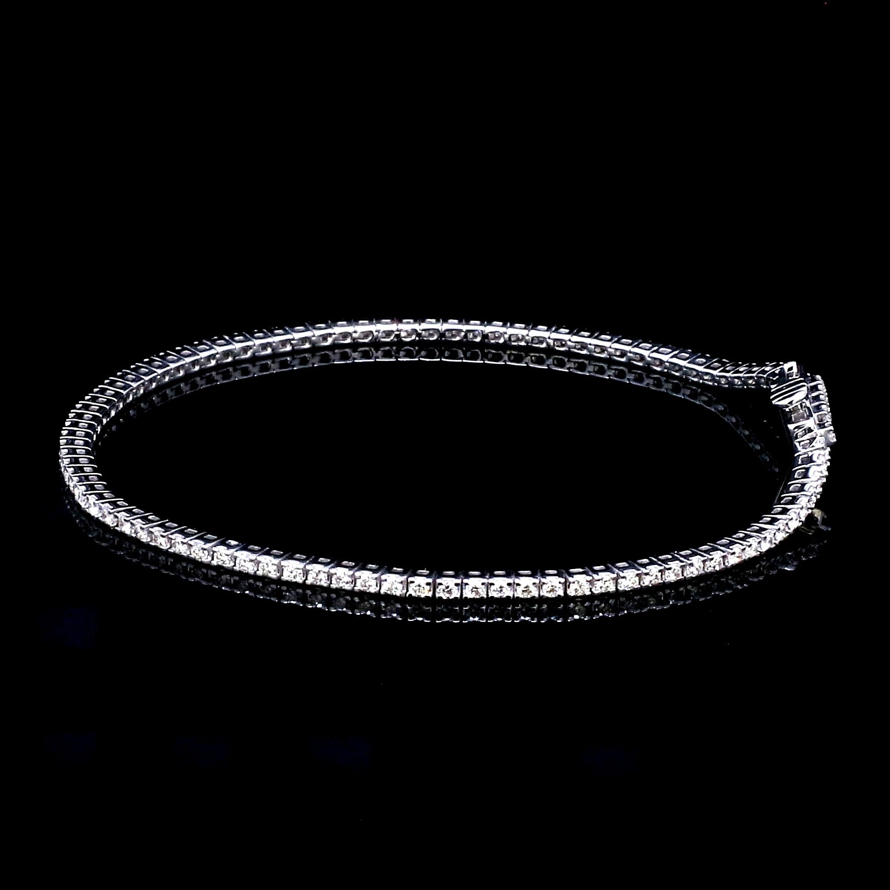 Single Line 18K Gold Tennis Bracelet with Diamonds JL AUB 1235