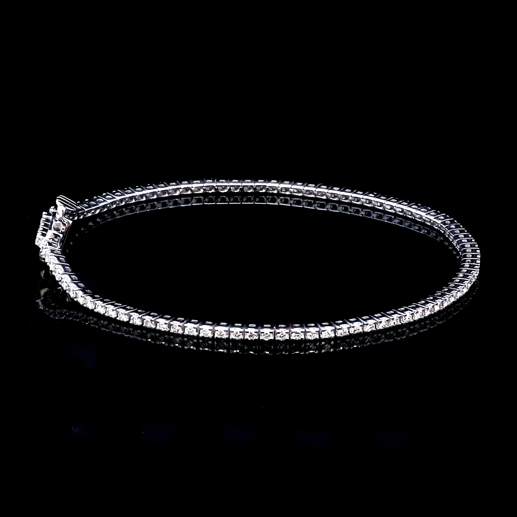 Single Line 18K Gold Tennis Bracelet with Diamonds JL AUB 1235