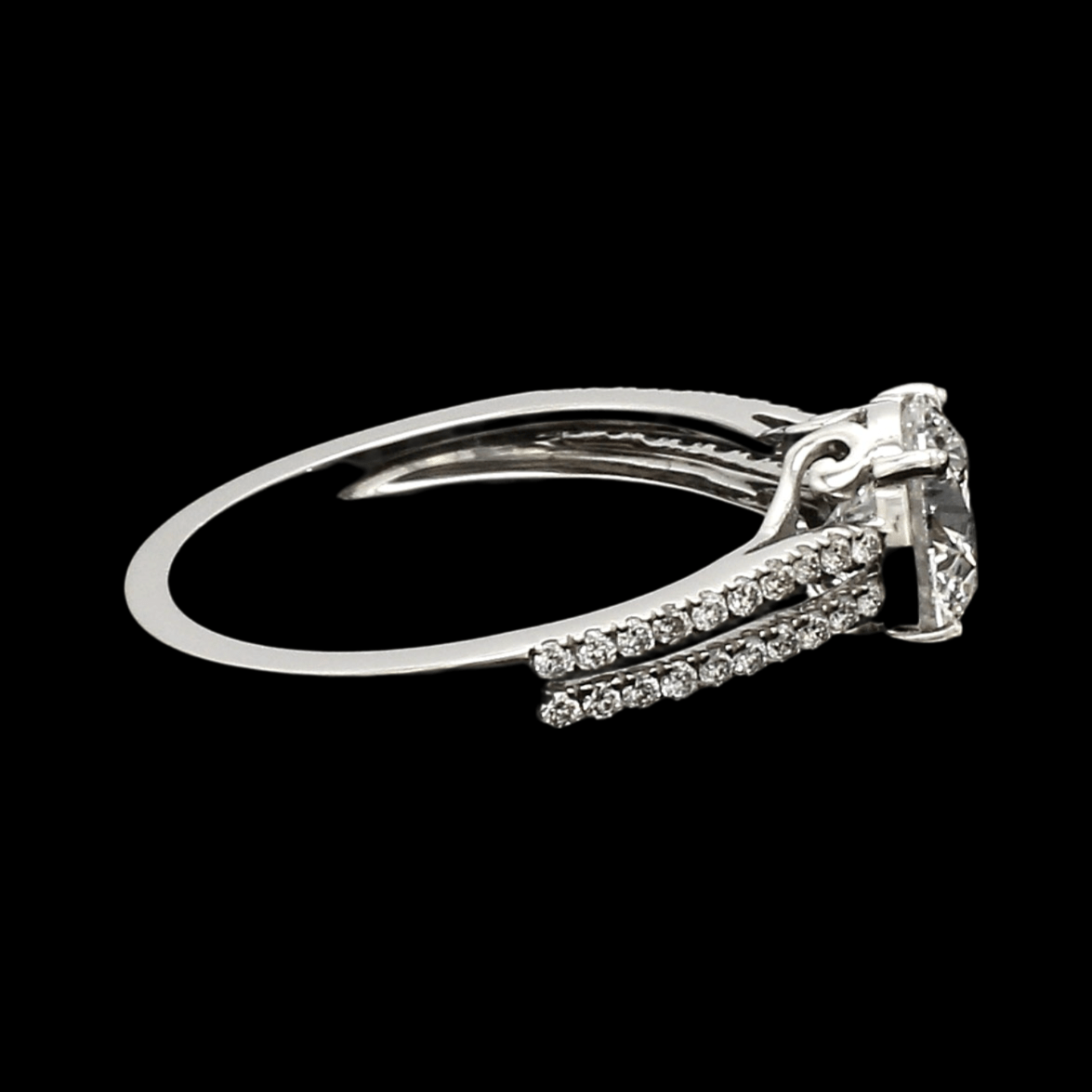 30-Pointer Solitaire Platinum Diamond Split Shank Ring JL PT 1221-B