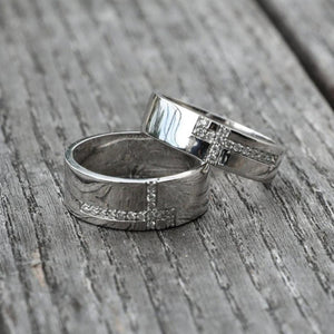 Designer Platinum Love Bands with Diamonds JL PT 162